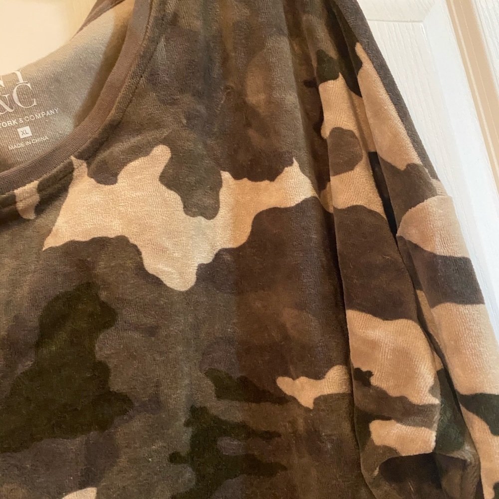 MUST GO! Price drop! Camouflage Print Sweatshirt